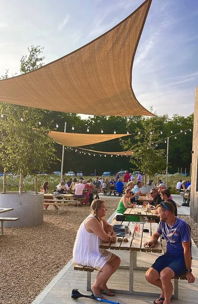 Clienti esterni di Gun Brewery Taproom